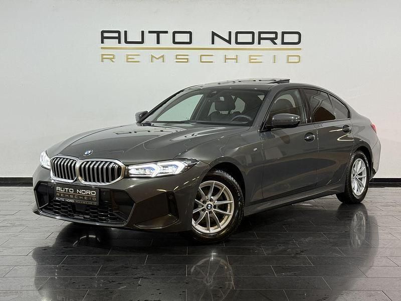 Grau Gebraucht 2024 BMW 320 M Sport Limousine | 41.990 € (Fairer Preis) - Bild 1/3