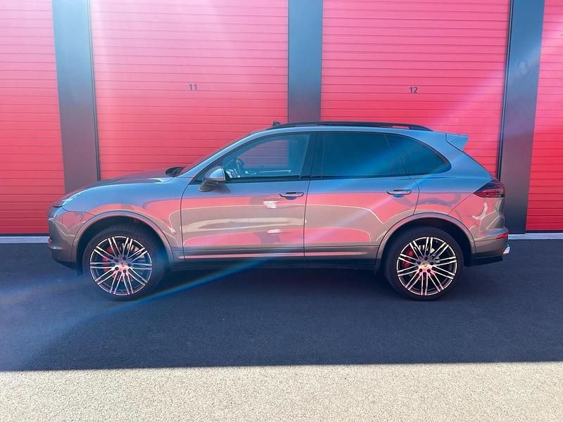 Gebraucht Porsche Cayenne Turbo 519 PS (381 kW) 2017 Grau SUV