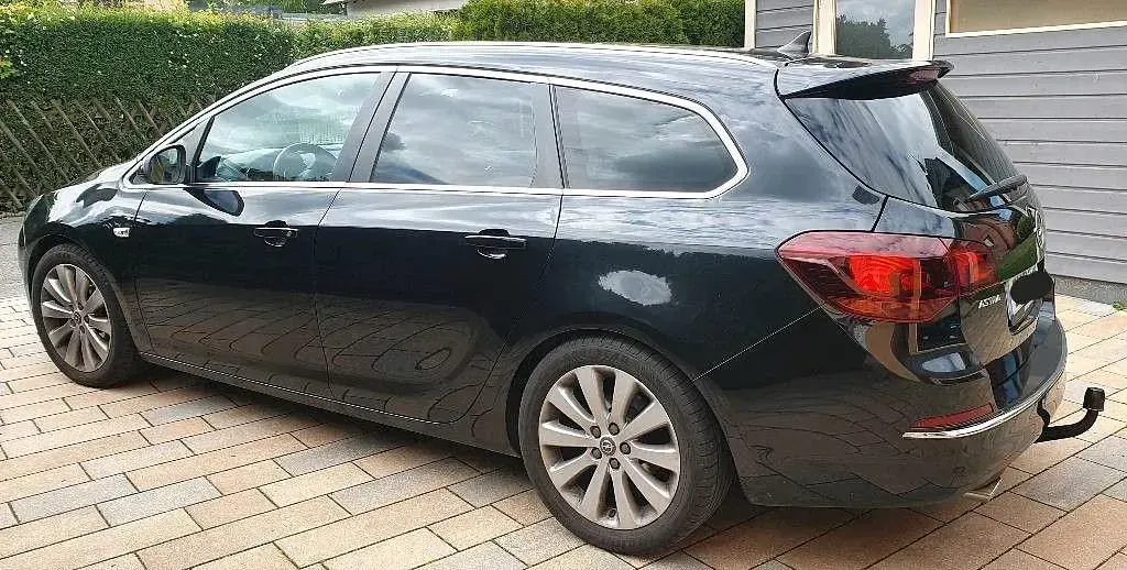 Gebraucht Opel Astra Exklusiv 140 PS (102 kW) 2014 Schwarz Kombi
