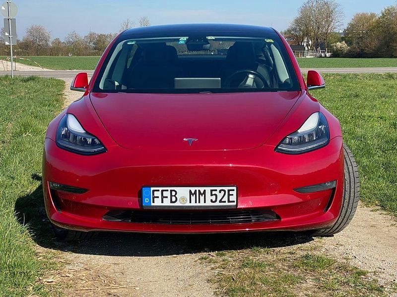 Gebraucht Tesla Model 3 324 kW (441 PS) 2019 Rot Limousine