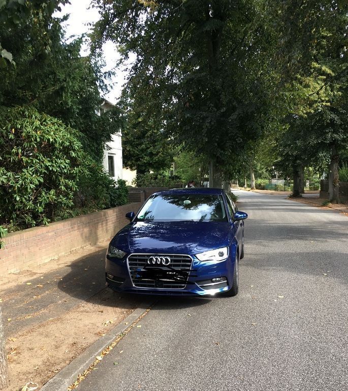 Blau Gebraucht 2014 Audi A3 Sportback Attraction Limousine | 12.500 € (Fairer Preis) - Bild 1/4