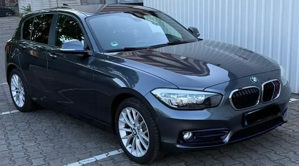 Gebraucht BMW 118 Sport Line 136 PS (100 kW) 2016 Grau Kleinwagen