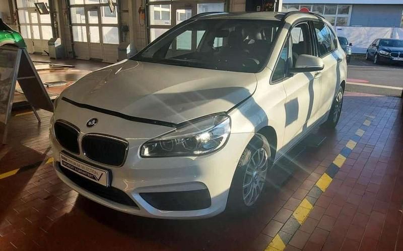Gebraucht BMW 218 150 PS (110 kW) 2017 Mineralweiss Van / Kleinbus