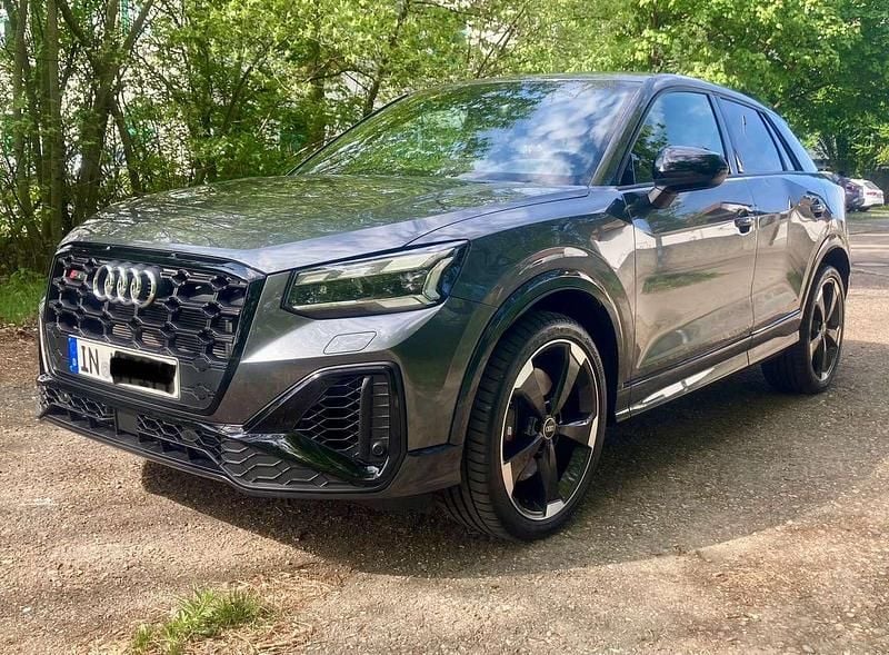 Grau Gebraucht 2024 Audi SQ2 Ambiente SUV | 38.700 € (Fairer Preis) - Bild 1/4