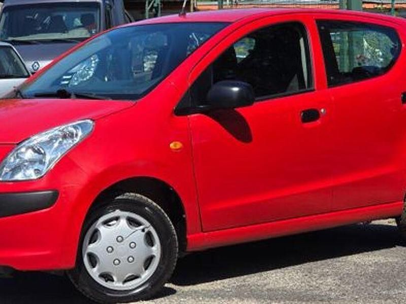 Gebraucht Nissan Pixo 68 PS (50 kW) 2010 Rot Kleinwagen