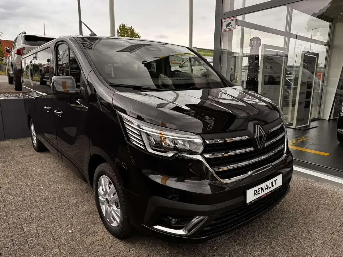Gebraucht Renault Trafic Evolution 110 PS (80 kW) 2024 Tenebro schwarz metallic Van / Kleinbus