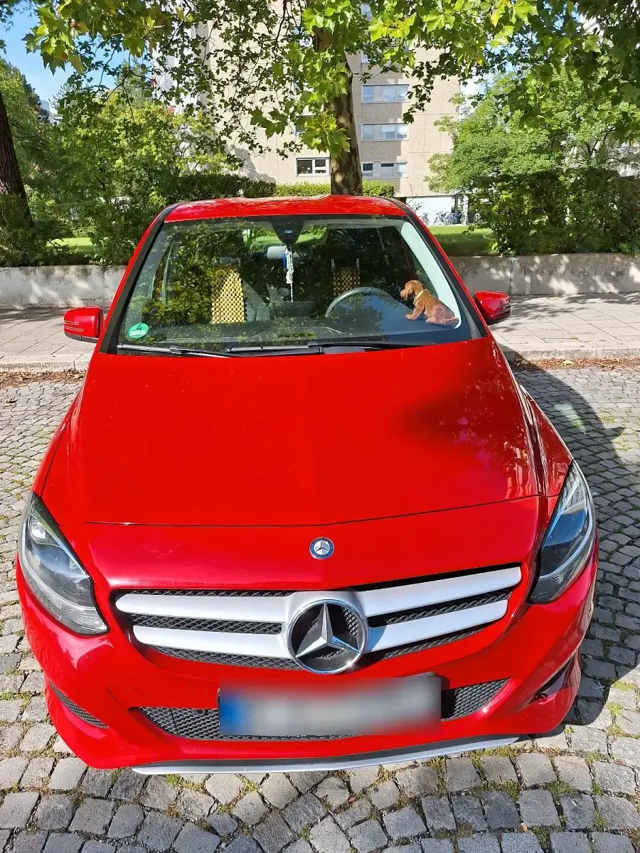 Gebraucht Mercedes B200 156 PS (114 kW) 2017 Rot Kleinwagen