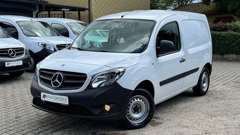 Weiß Gebraucht 2020 Mercedes Citan 109 Van / Kleinbus | 13.050 € (Guter Preis) - Bild 1/4