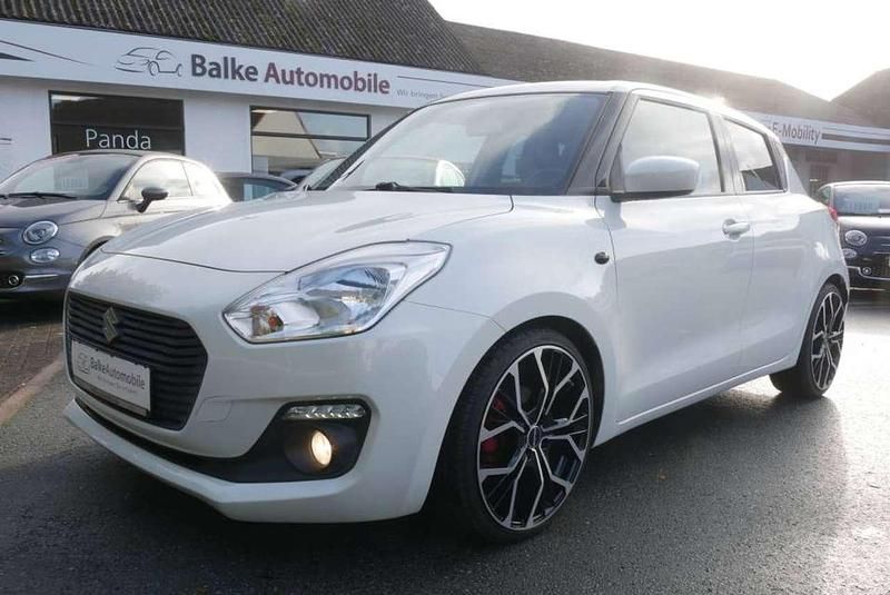 Perlmuttweiss Gebraucht 2018 Suzuki Swift Comfort Kleinwagen | 11.111 € (Fairer Preis) - Bild 1/4