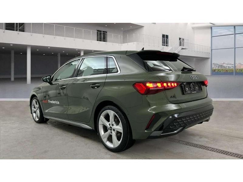 Gebraucht Audi A3 Ambiente 150 PS (110 kW) 2025 Distriktgrün metallic Limousine