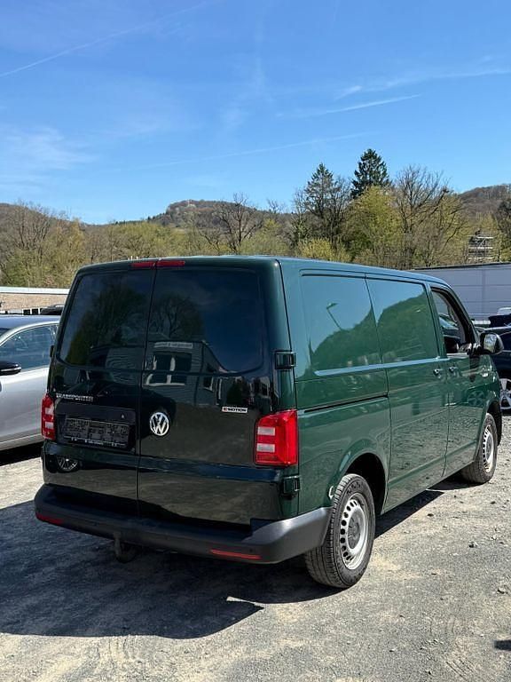 Second-hand VW Transporter 150 CP (110 kW) 2019 Verde Van