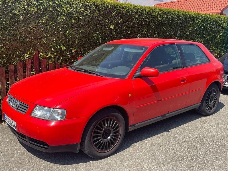 Rot Gebraucht 2001 Audi A3 Ambiente Limousine | 1.200 € (Superpreis) - Bild 1/4