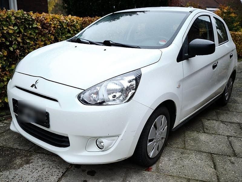 Weiß Gebraucht 2016 Mitsubishi Space Star Kleinwagen | 3.900 € (Guter Preis) - Bild 1/4