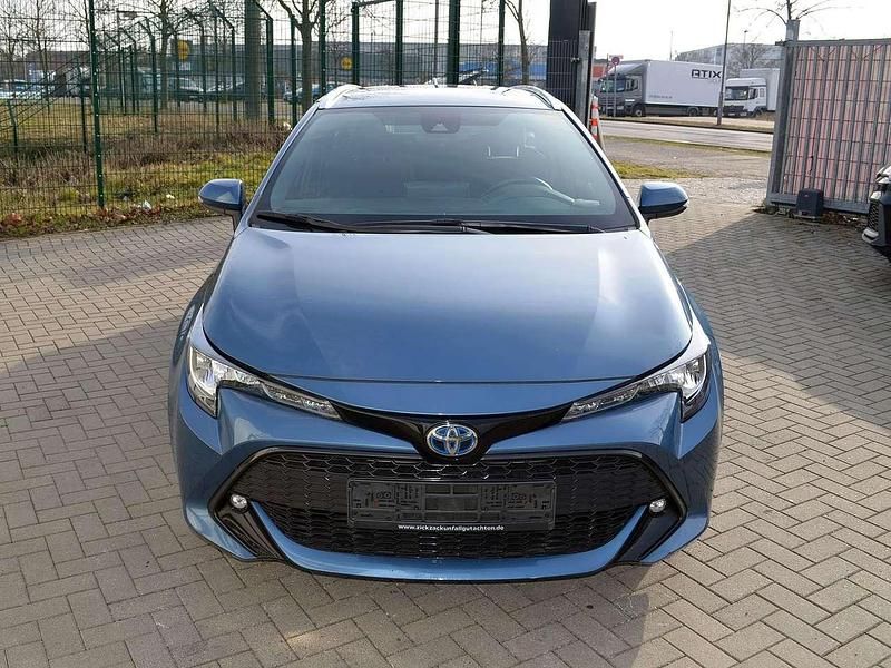 Gebraucht Toyota Corolla Hybrid Basis 98 PS (72 kW) 2021 Blue metallic Kleinwagen