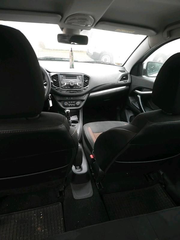 Gebraucht Lada Vesta 106 PS (77 kW) 2017 Limousine