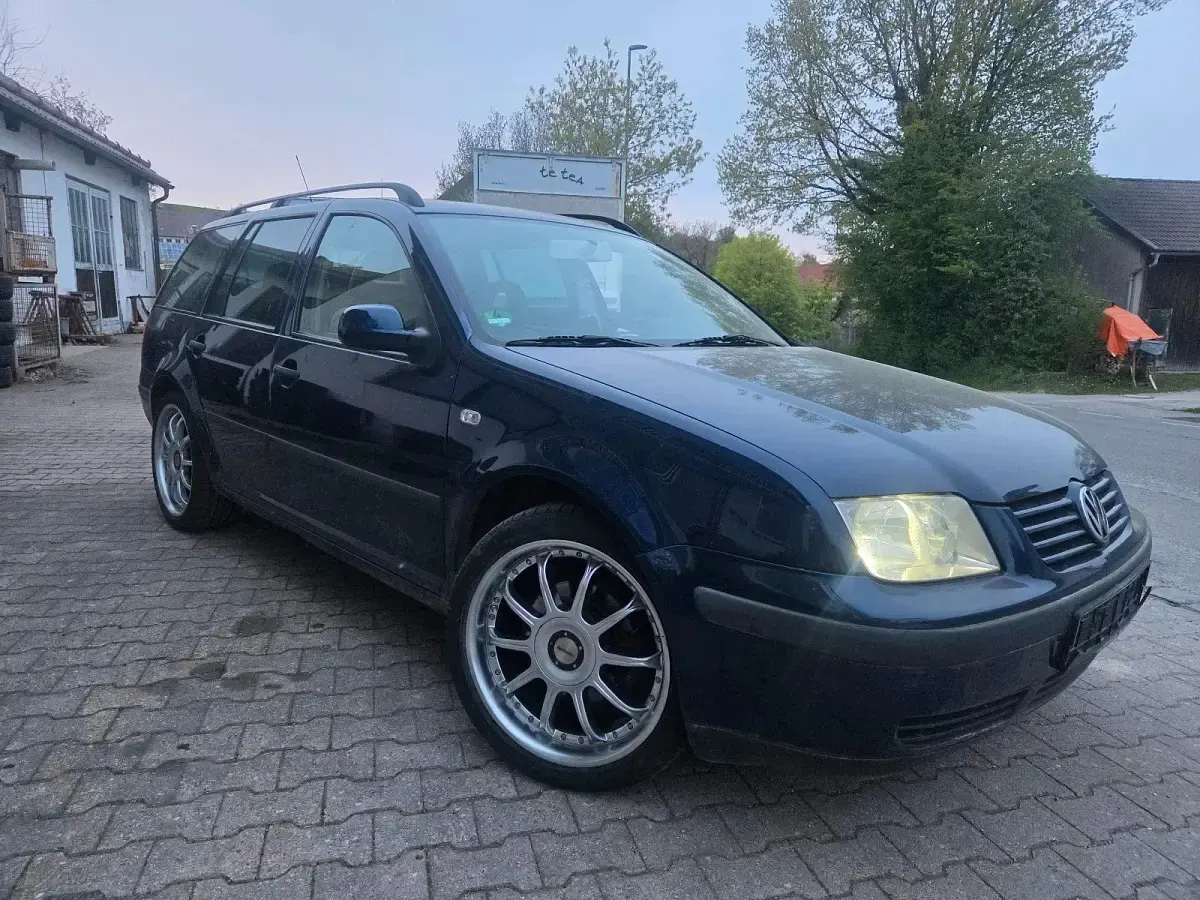 Second-hand VW Bora 174 CP (127 kW) 2002 Albastru Break