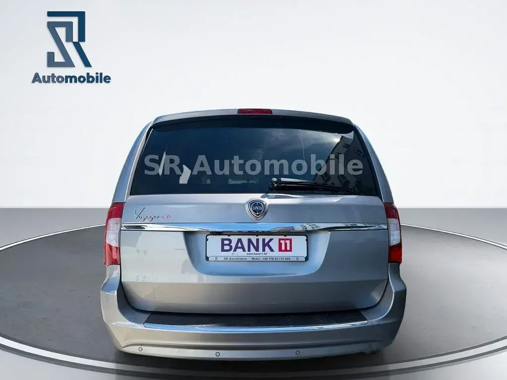 Gebraucht Lancia Voyager Platinum 178 PS (130 kW) 2013 Silber Van / Kleinbus