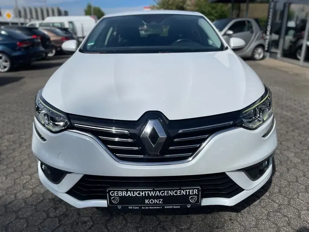 Gebraucht Renault Mégane Intens 132 PS (97 kW) 2017 Weiß Limousine