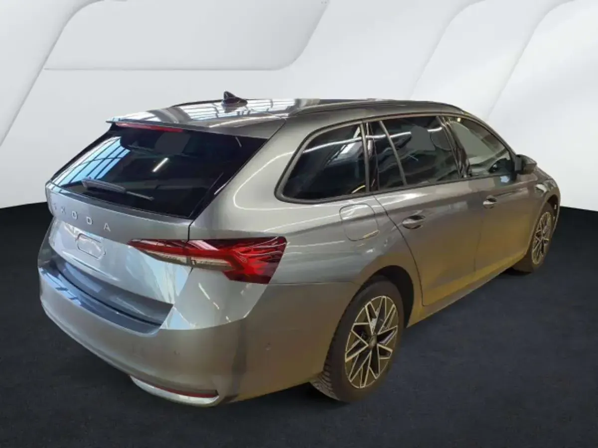 Gebraucht Skoda Octavia Tour 150 PS (110 kW) 2025 Graphitegrau metallic Kombi