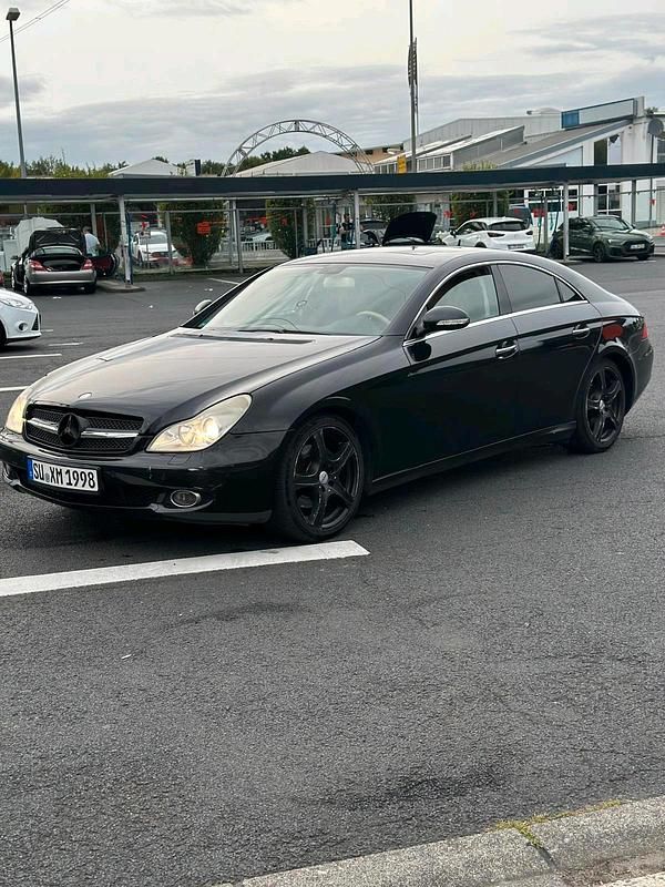 Schwarz Gebraucht 2007 Mercedes CLS320 Limousine | 7.500 € (Teuer) - Bild 1/4