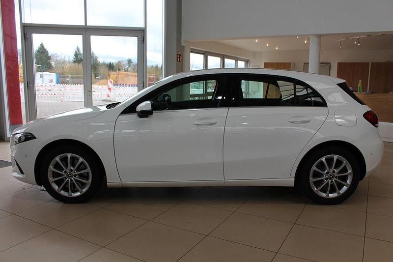 Gebraucht Mercedes A250 160 PS (117 kW) 2022 Weiß Limousine
