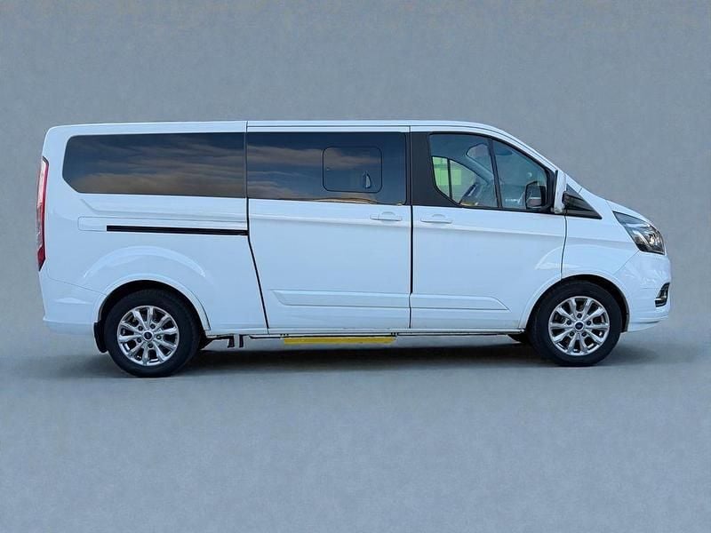 Gebraucht Ford Tourneo 170 PS (125 kW) 2019 Weiß Van / Kleinbus