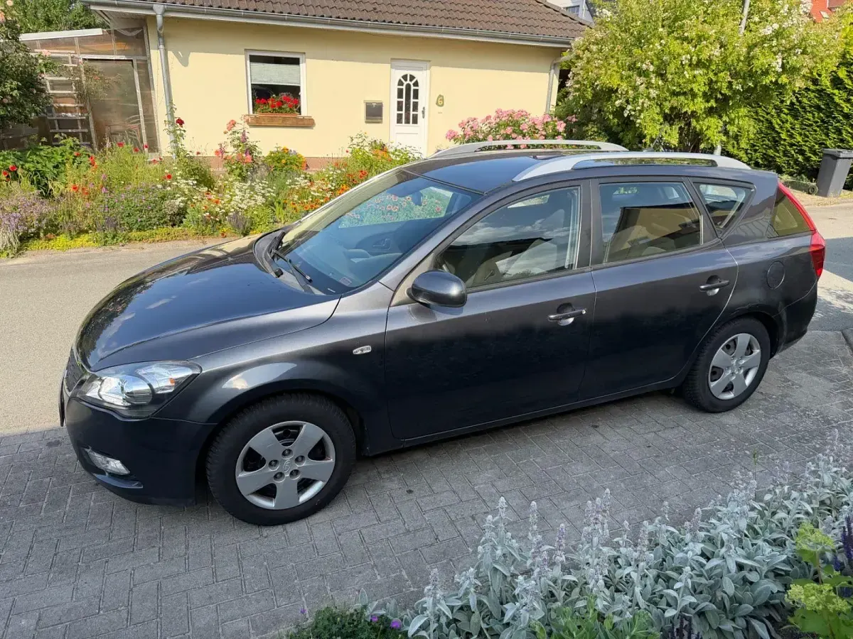 Gebraucht Kia Ceed 90 PS (66 kW) 2010 Grau Kleinwagen