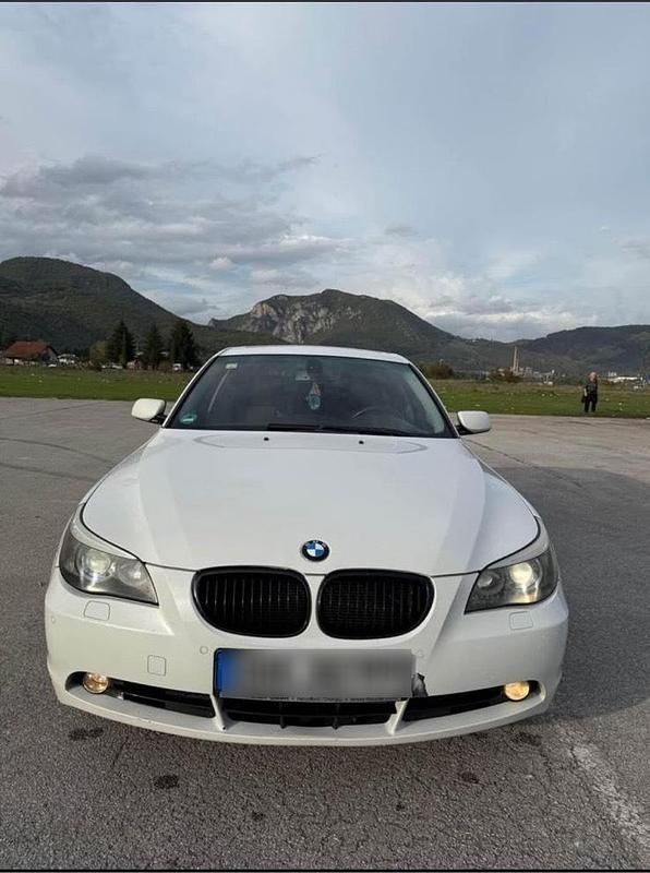 Weiß Gebraucht 2007 BMW 520 Kombi | 1.350 € (Fairer Preis) - Bild 1/4