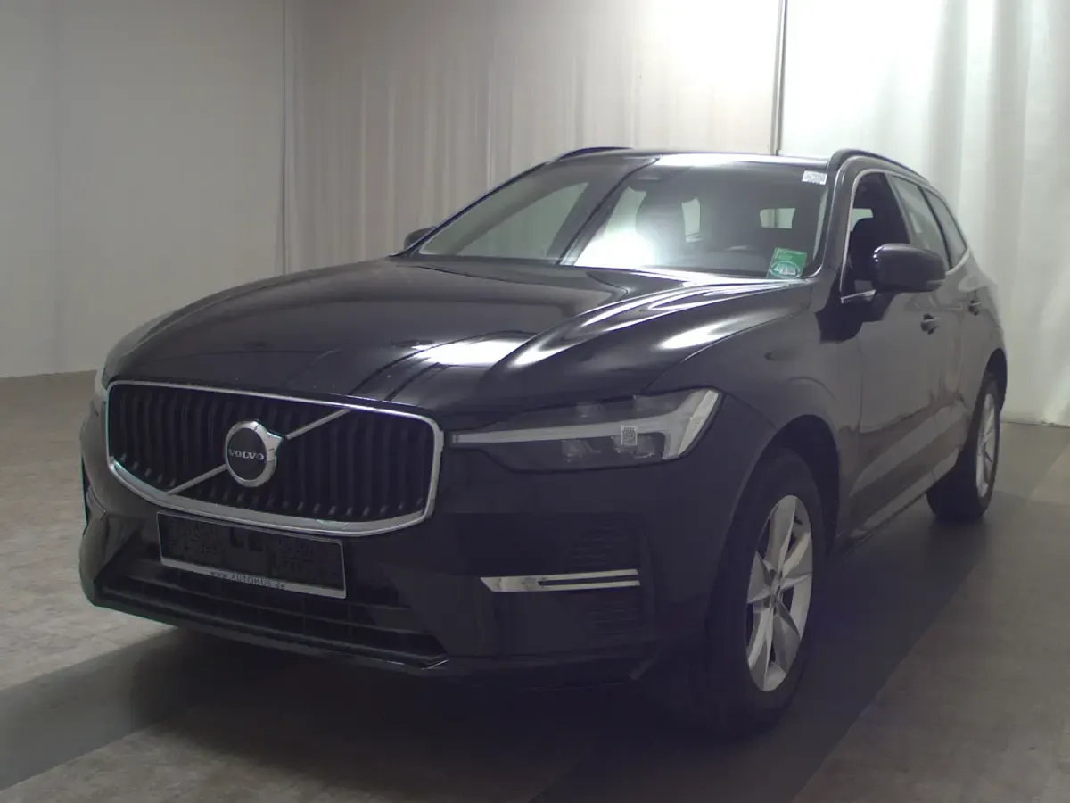 Gebraucht Volvo XC60 Core 197 PS (144 kW) 2023 Black stone solid / solid SUV