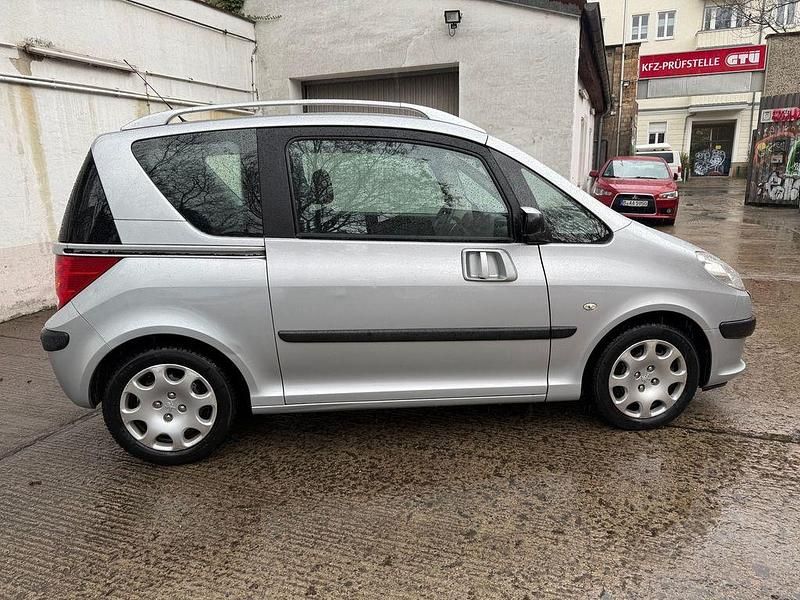 Gebraucht Peugeot 1007 Premium 73 PS (53 kW) 2006 Silber/grau (metallic) Van / Kleinbus
