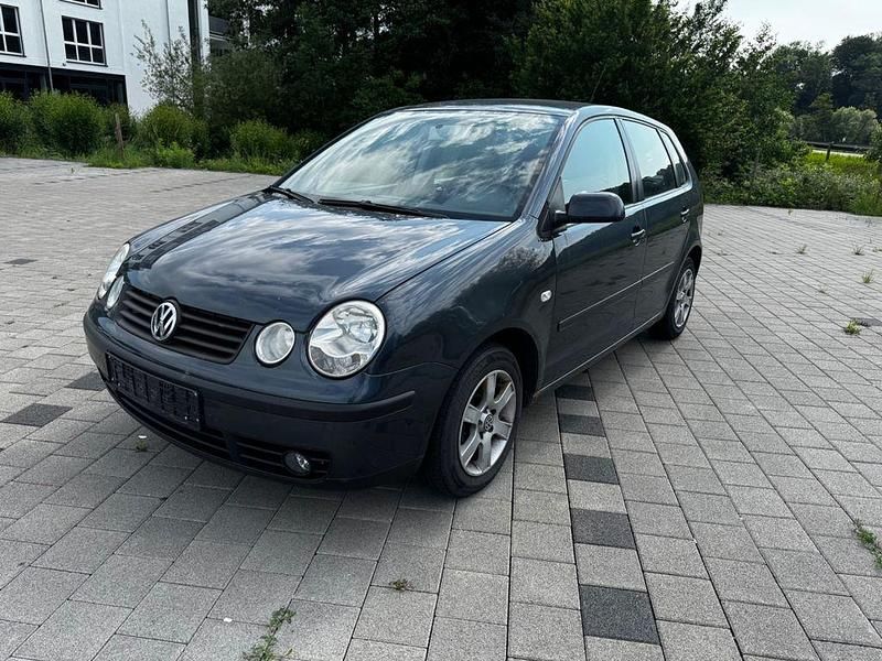 Grau Gebraucht 2004 VW Polo Limousine | 1.100 € (Guter Preis) - Bild 1/4