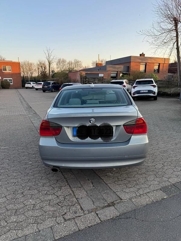 Gebraucht BMW 318 130 PS (95 kW) 2006 Grau Limousine