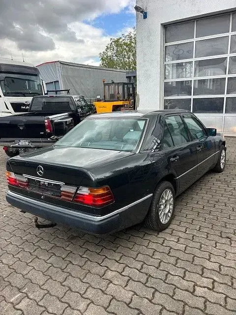Gebraucht Mercedes 200 118 PS (86 kW) 1991 Schwarz Limousine