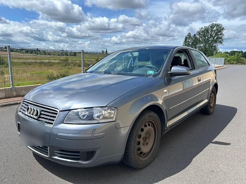 Blau Gebraucht 2004 Audi A3 Kleinwagen | 1.990 € (Fairer Preis) - Bild 1/4
