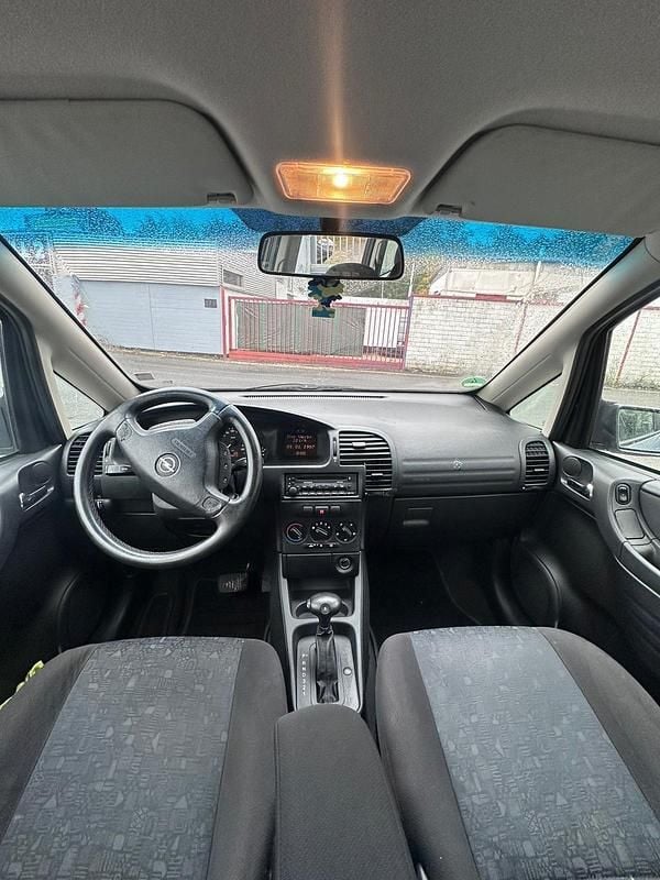 Silber Gebraucht 2001 Opel Zafira Van / Kleinbus | 1.899 € (Fairer Preis) - Bild 1/4