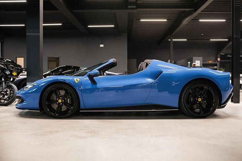 Neu Ferrari 296 829 PS (609 kW) 2025 Azzurro dino Cabrio