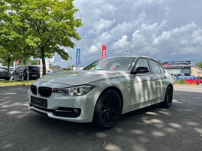 Weiß Gebraucht 2012 BMW 320 Sport Line Limousine | 7.990 € (Guter Preis) - Bild 1/4