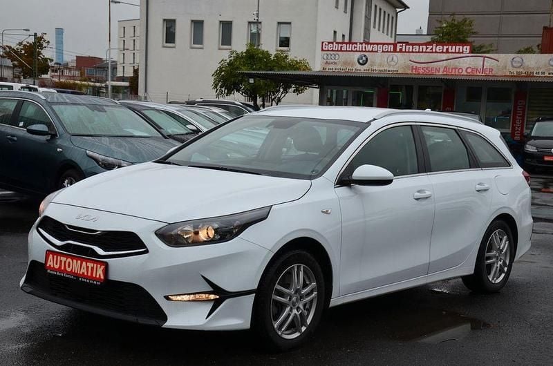 Weiß Gebraucht 2024 Kia Ceed Limousine | 25.900 € (Guter Preis) - Bild 1/4