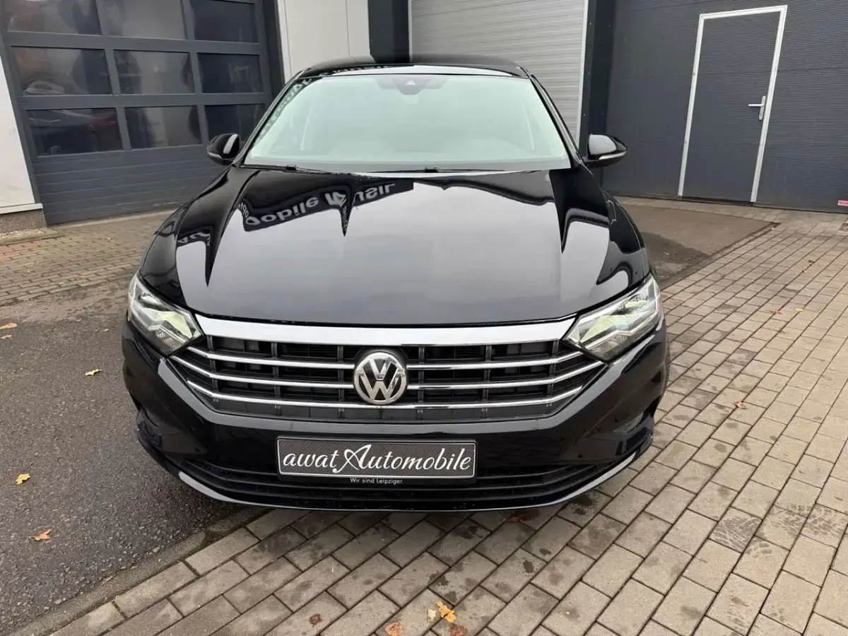 Gebraucht VW Jetta Sportline 150 PS (110 kW) 2019 Schwarz Limousine