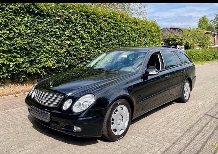 Schwarz Gebraucht 2004 Mercedes E220 Kombi | 2.150 € (Fairer Preis) - Bild 1/4