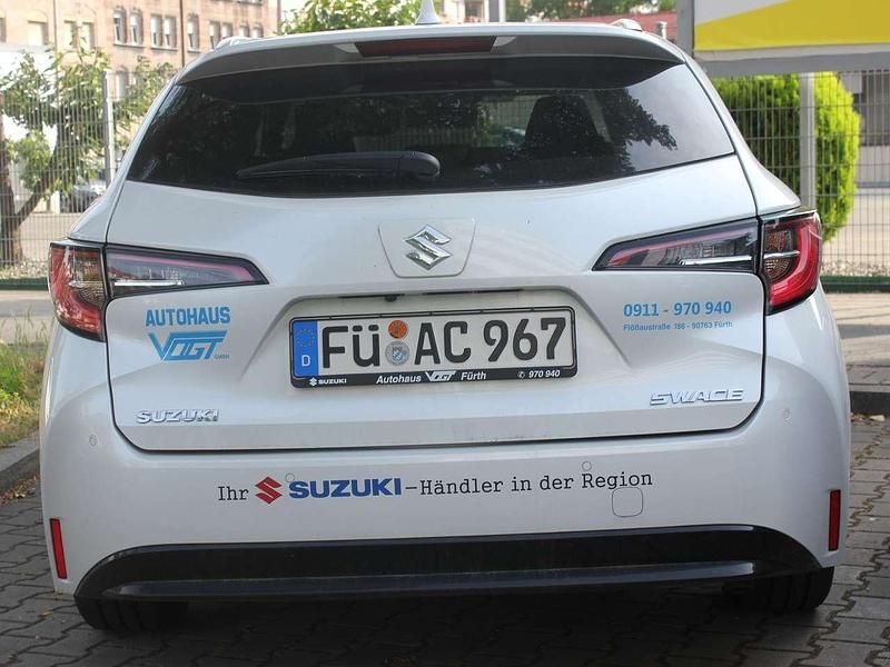 Gebraucht Suzuki Swace Comfort+ 98 PS (72 kW) 2022 Platinum white pearl metallic Kombi