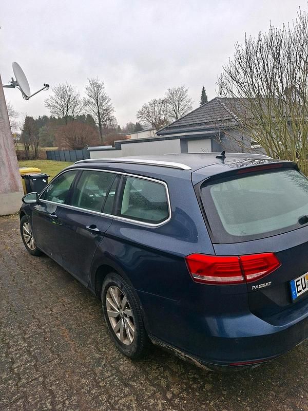 Gebraucht VW Passat Comfortline 190 PS (139 kW) 2015 Blau Kombi