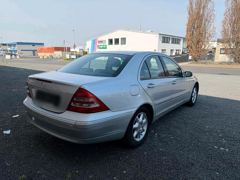 Gebraucht Mercedes C220 143 PS (105 kW) 2002 Silber Limousine