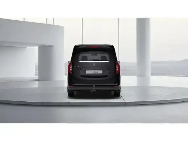 Gebraucht Mercedes T180 Progressive 116 PS (85 kW) 2025 Schwarz Van / Kleinbus
