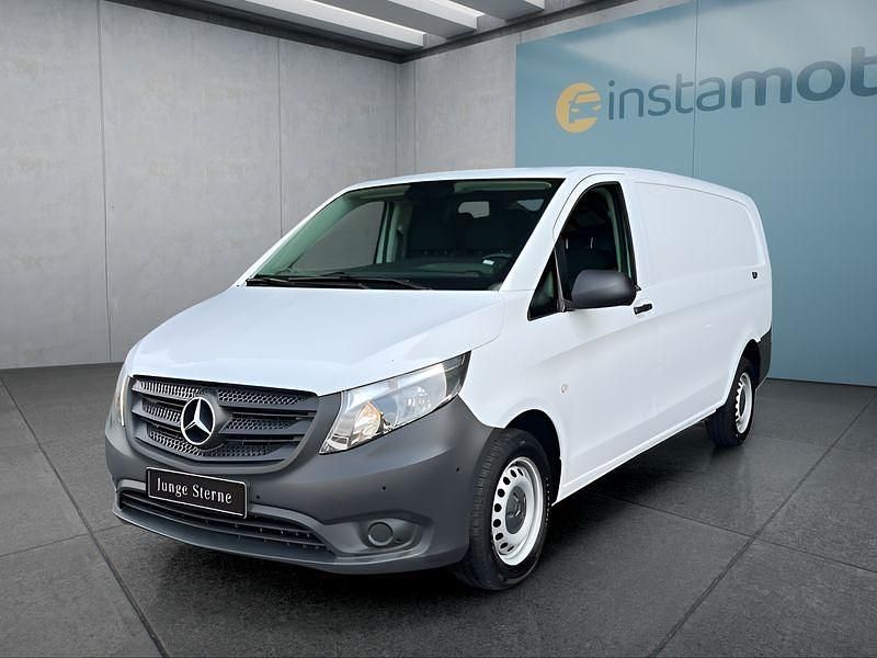 Weiß Gebraucht 2023 Mercedes Vito Van / Kleinbus | 29.299 € (Fairer Preis) - Bild 1/4