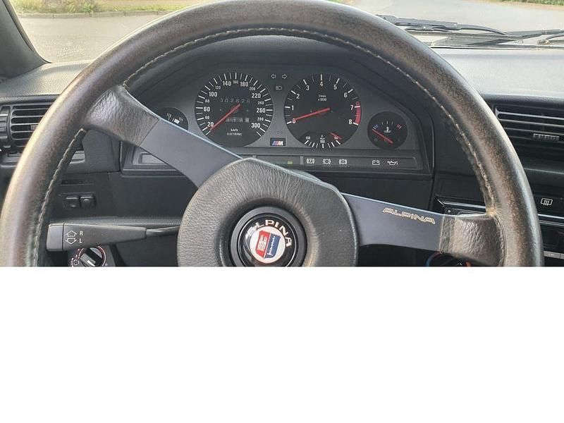 Używany BMW M3 Performance 286 KM (210 kW) 1990 Srebrny Sedan/Limuzyna