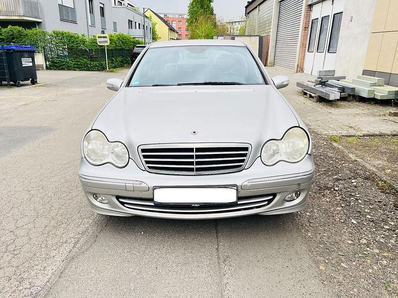 Silber Gebraucht 2004 Mercedes C180 Avantgarde Limousine | 1.990 € (Guter Preis) - Bild 1/4