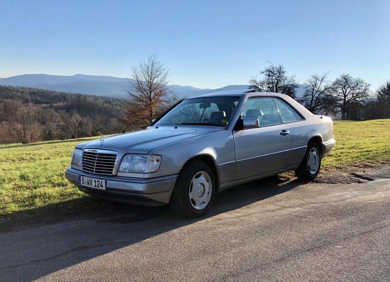 Grau Gebraucht 1994 Mercedes 220 Coupé | 7.400 € - Bild 1/4