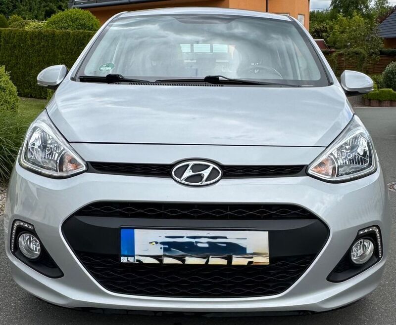 Grau Gebraucht 2016 Hyundai i10 Trend Kleinwagen | 8.200 € (Fairer Preis) - Bild 1/4