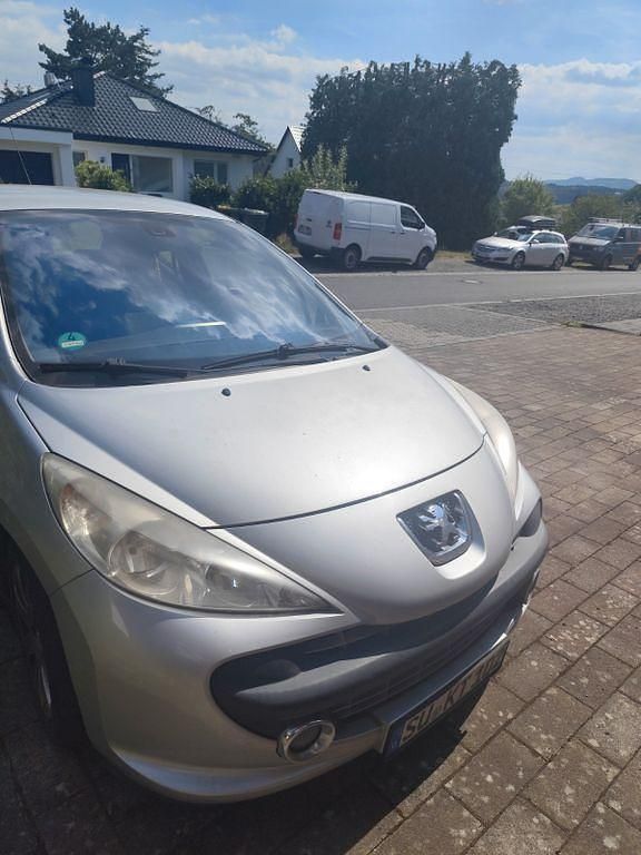 Silber Gebraucht 2010 Peugeot 207 Kleinwagen | 500 € - Bild 1/4